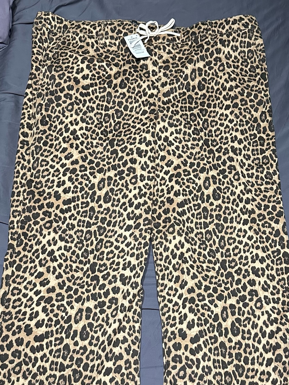 Torrid-Studio high rise leopard pants-Sz 3-NWT - Picture 3 of 10